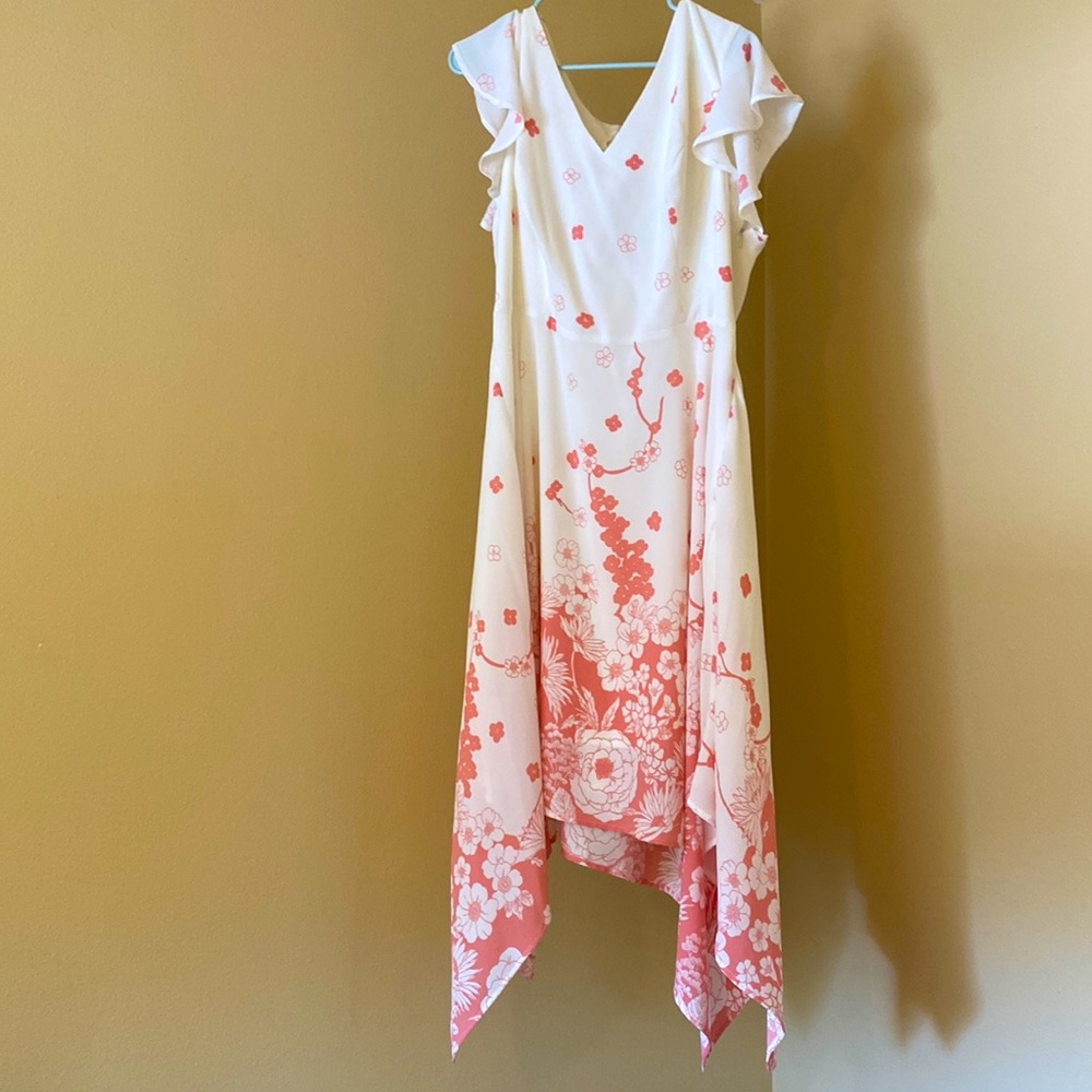 Flowing, floral, open-backed dress. Size 2X